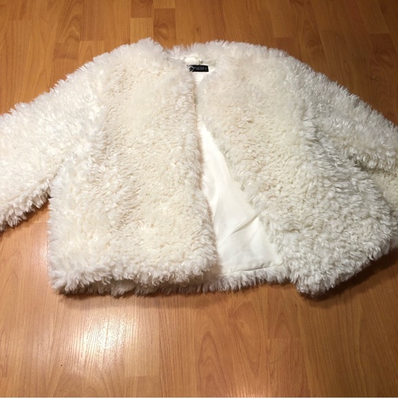 Faux fur jacket - Picture 11 of 12